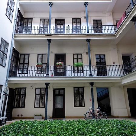 Lovely Downtown Apartment Close To The Basilica Будапеща Екстериор снимка