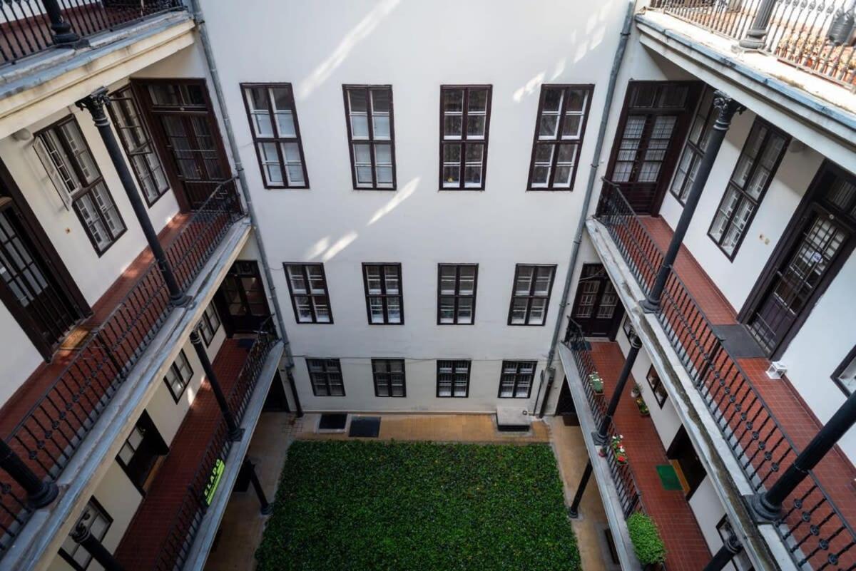Lovely Downtown Apartment Close To The Basilica Будапеща Екстериор снимка